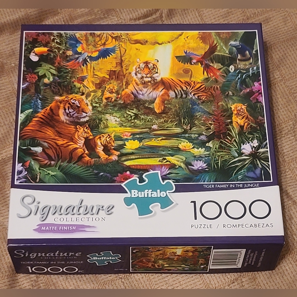 1,000 Piece Jigsaw Puzzle, "Tiger Family in the Jungle" Buffalo Signature, GUC